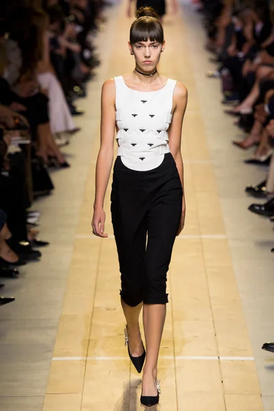 Look 14